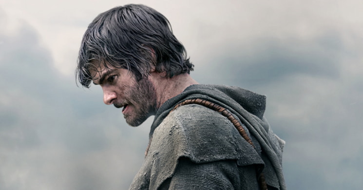 “A Revolta”: Andrew Garfield é o líder de uma rebelião contra a tirania do rei Ricardo II